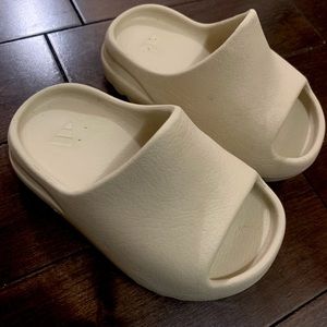 Toddler Yeezy slides